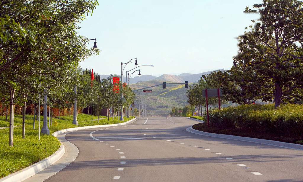 Empty intersection of Irvine Blvd