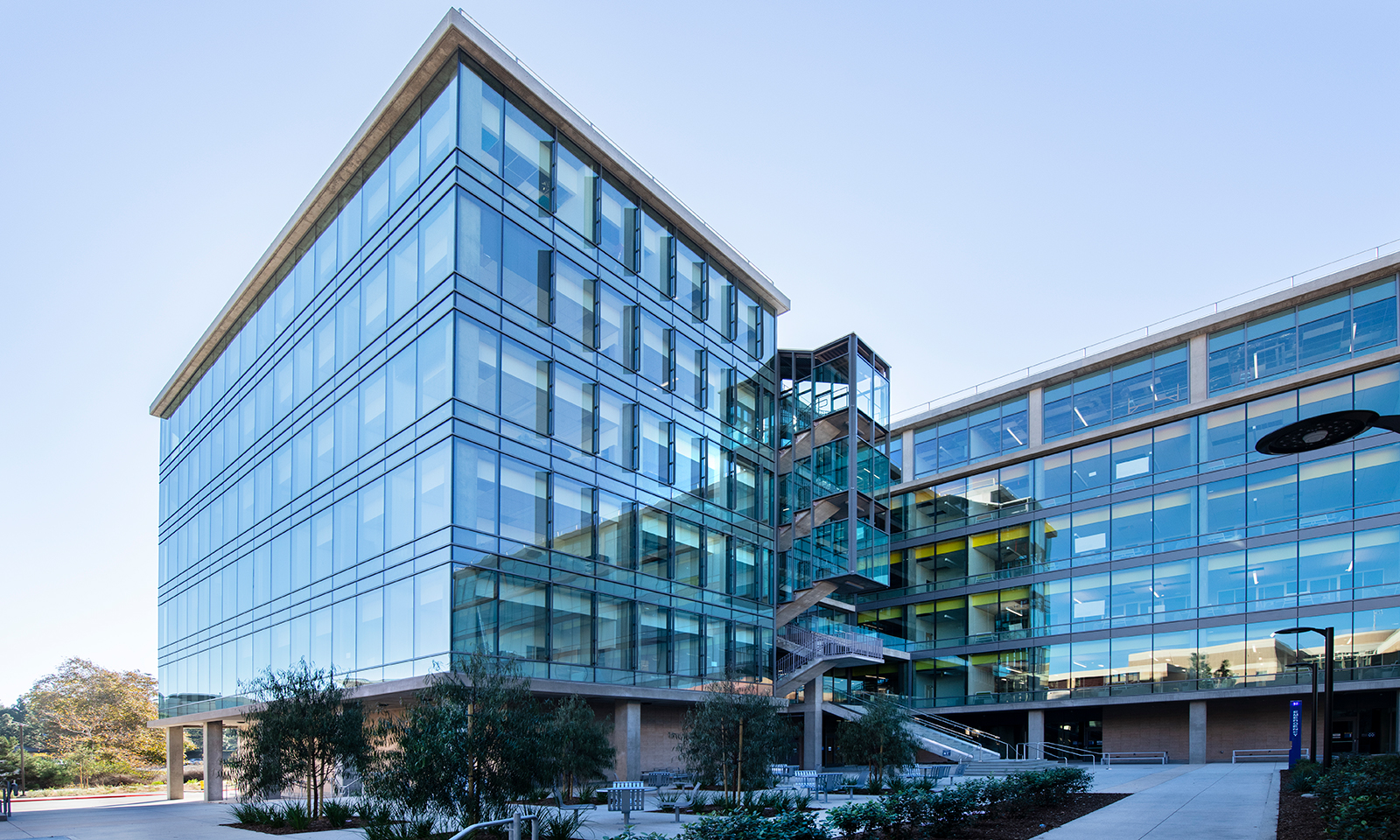 UCI A new building for new research