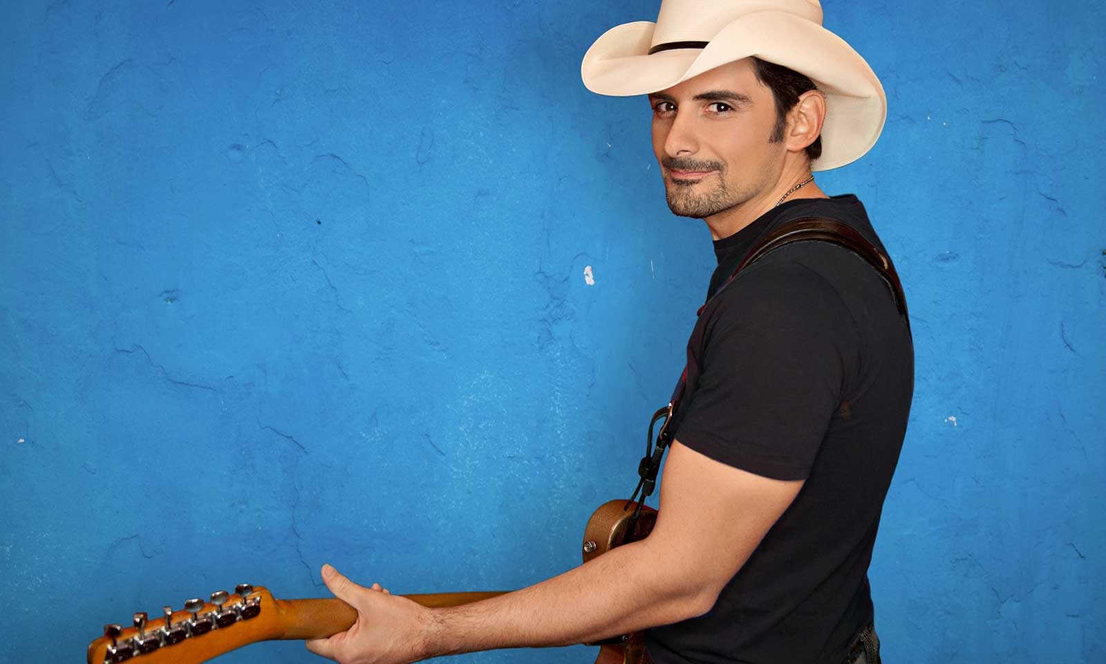 BRAD PAISLEY TAKES THE STAGE IN IRVINE