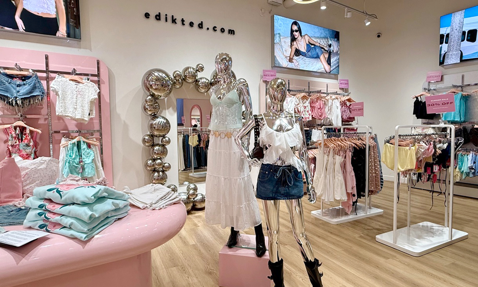 On the moment: new boutiques